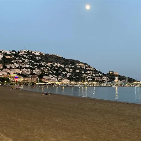Apartamento Beautiful Close To The Beach In *
