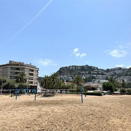 Apartment Beautiful Close To The Beach In Roses