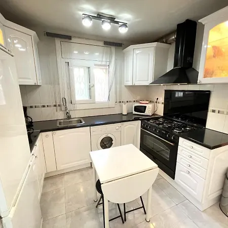 Apartment Beautiful Close To The Beach In