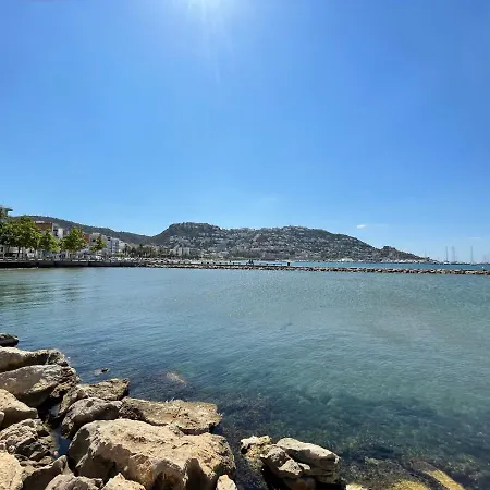 Apartment Beautiful Close To The Beach In Roses